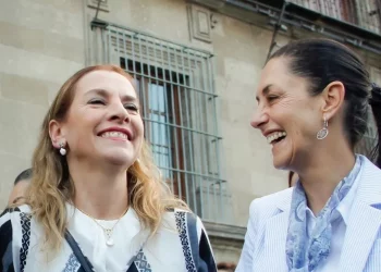 “Ella vive en México”, Sheinbaum desmiente rumores sobre Beatriz Gutiérrez Müller
