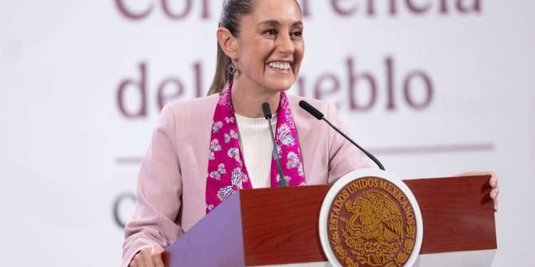 “Vamos muy bien”, Sheinbaum descarta relajamiento en la 4T y llama a legisladores a seguir cerca del pueblo