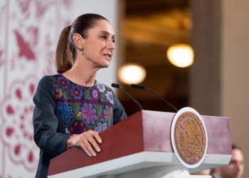 Sheinbaum expresa solidaridad tras explosión de pipa en Iztapalapa y condena asesinato de Charlie Kirk