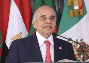 Añorve niega normalización en abasto de medicamentos y exige políticas públicas efectivas en salud