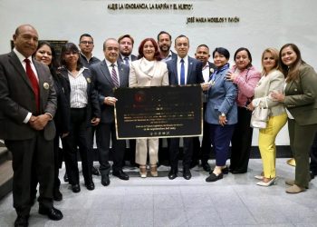 Congreso del Edomex entrega placa conmemorativa a Tecámac por sus 200 años
