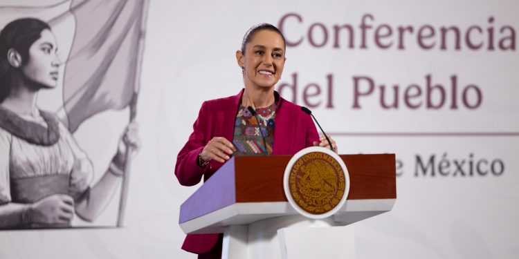 Sheinbaum denuncia campaña de calumnias tras supuestos amparos a hijos de López Obrador