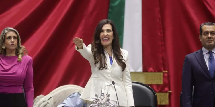 Kenia López Rabadán asume la presidencia de la Cámara de Diputados