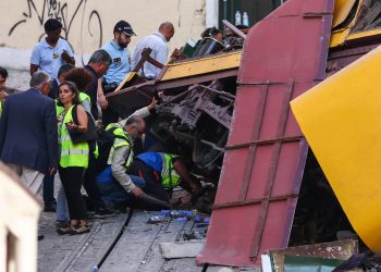 Portugal investiga un accidente en el histórico funicular de Lisboa que mató a 16 personas