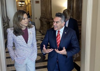 En Washington, dirigente del PRI sostiene encuentro con congresista republicana María Elvira Salazar