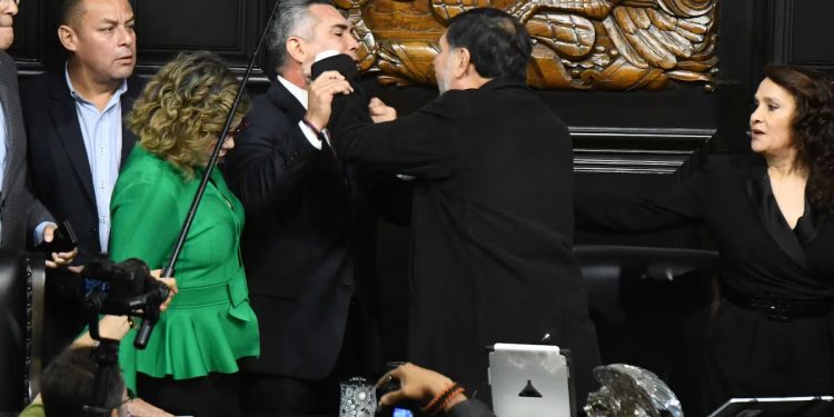 Fernández Noroña acudirá a Xicoténcatl para atender cita de la FGR por denuncia contra “Alito”