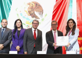 Hacienda entrega Paquete Económico 2026; prevé ingresos por 8.7 billones de pesos y ajustes fiscales en IEPS y deducciones bancarias