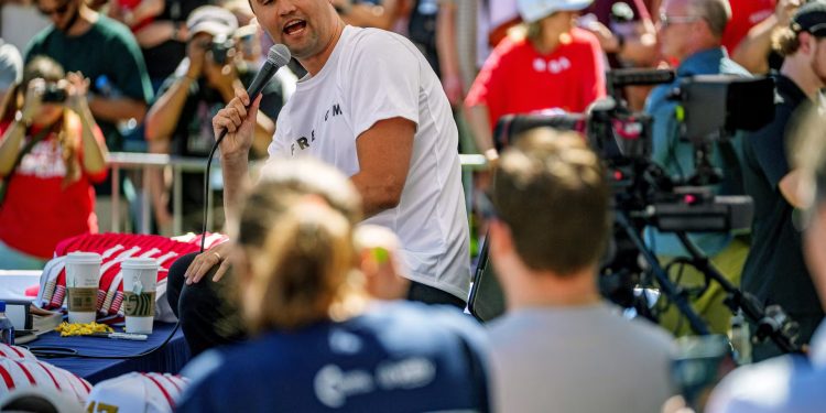 El influencer conservador Charlie Kirk fue asesinado a tiros