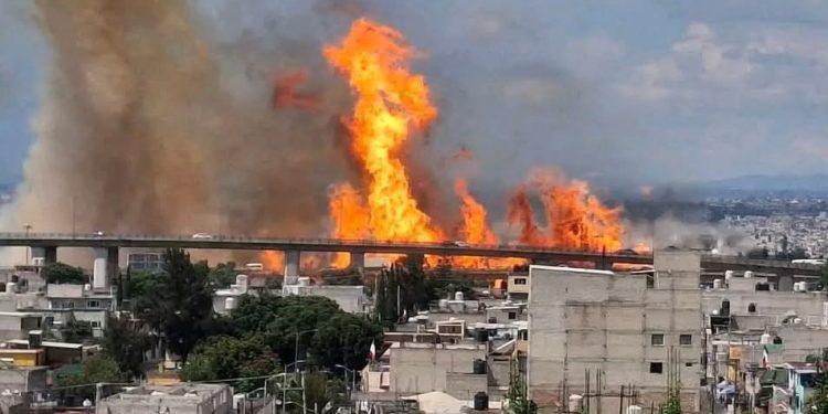 Sheinbaum pide a la Fiscalía capitalina esclarecer explosión de pipa en Iztapalapa