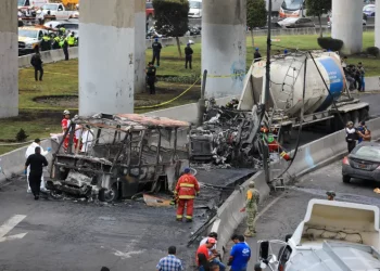 Sheinbaum anuncia medidas para reforzar supervisión del transporte de gas LP tras explosión en Iztapalapa