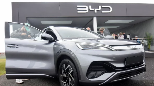 China pide a México actuar con cautela ante posible arancel de 50% a autos ligeros