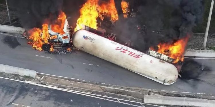 FGJ descarta bache como causa de explosión de pipa en Iztapalapa; identifican ruptura del tanque de gas