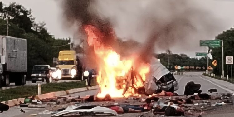 Trágico accidente en carretera Mérida-Campeche deja al menos 15 muertos