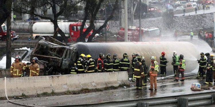 Aumenta a 20 el número de fallecidos por explosión de pipa en Iztapalapa