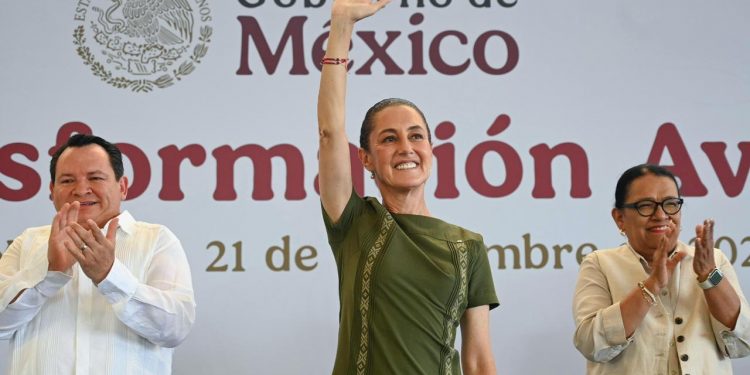 Sheinbaum anuncia Tren Maya de carga y afirma que México es el país más democrático del mundo