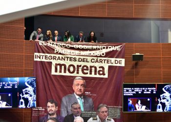Alejandro Moreno denuncia intento de retiro de manta sobre presunta corrupción de Morena
