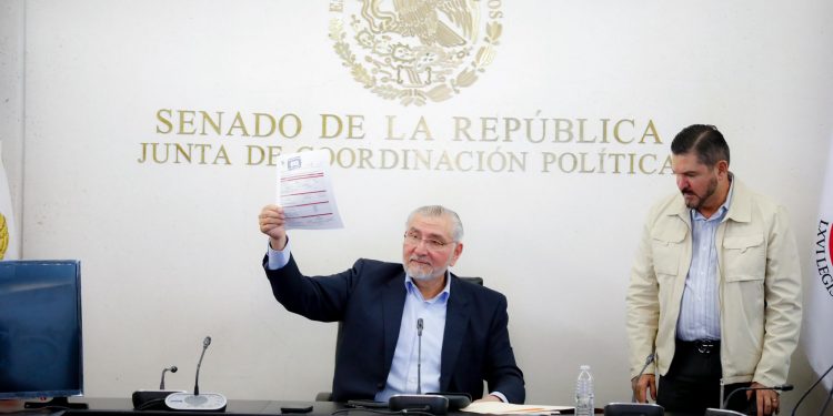 Adán Augusto López niega omisión de 79 millones en su declaración patrimonial y acusa campaña mediática