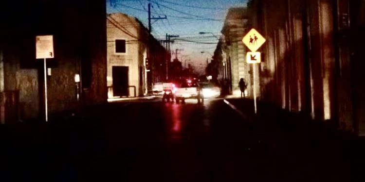 Apagón masivo afecta a Yucatán, Campeche y Quintana Roo; CFE aún no informa causas