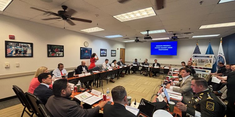 México y Estados Unidos refuerzan cooperación en seguridad; acuerdan frenar tráfico de armas en frontera