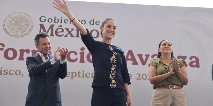 Sheinbaum detiene abucheos a Pablo Lemus durante evento en Jalisco