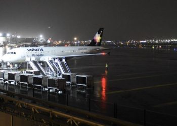 Sheinbaum atribuye a un rayo la falla en la Torre de Control del AICM