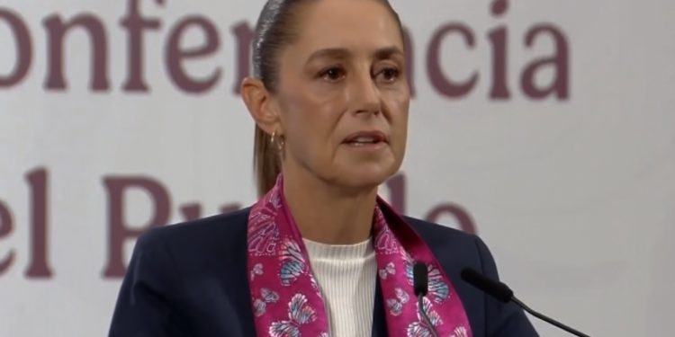 Sheinbaum critica la cercanía histórica de intelectuales con el poder y llama a “amor, amor y paz”