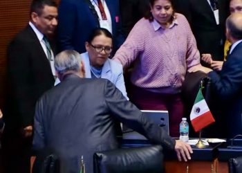 Rosa Icela Rodríguez niega abrazo y beso a Adán Augusto