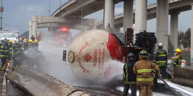 Fiscalía descarta baches; exceso de velocidad causó explosión de pipa en Iztapalapa