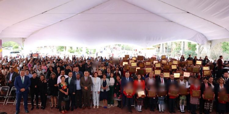 Reconocen a 89 estudiantes con la Presea al Mérito de Excelencia Académica en Tecámac