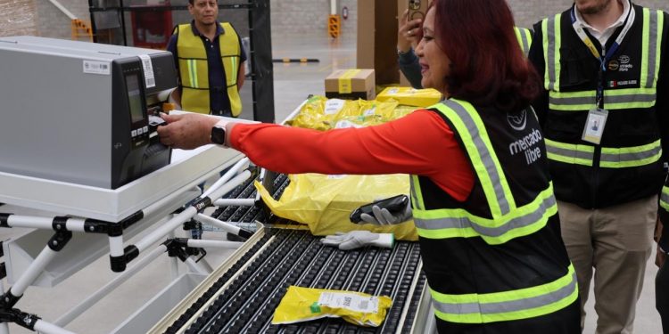 Inaugura alcaldesa Rosi Wong nuevo Centro de Distribución de Mercado Libre en Tecámac