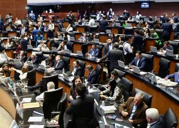 Senado aprueba alzas de impuestos a refrescos, tabaco y videojuegos violentos en Paquete Económico 2026