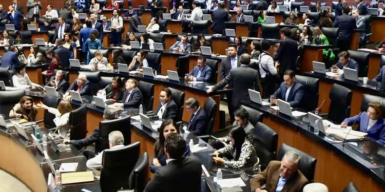 Senado aprueba alzas de impuestos a refrescos, tabaco y videojuegos violentos en Paquete Económico 2026