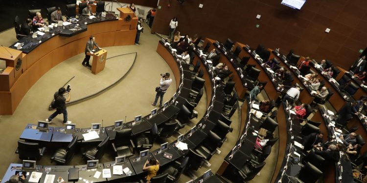 Senado aprueba polémica reserva para incluir retroactividad en Ley de Amparo