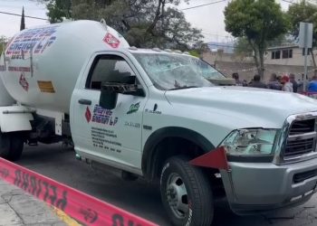Sheinbaum anuncia calcomanía con QR para controlar transporte de combustibles y evitar venta ilegal
