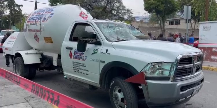 Sheinbaum anuncia calcomanía con QR para controlar transporte de combustibles y evitar venta ilegal