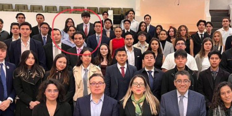 Jesús Ernesto López, hijo de AMLO, participa en Parlamento Juvenil en el Senado