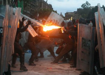 Hospitalizado 16 policías tras actos violentos de la marcha del 2 de octubre
