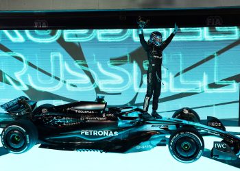 Russell gana el Gran Premio de Singapur, McLaren se lleva el título de constructores