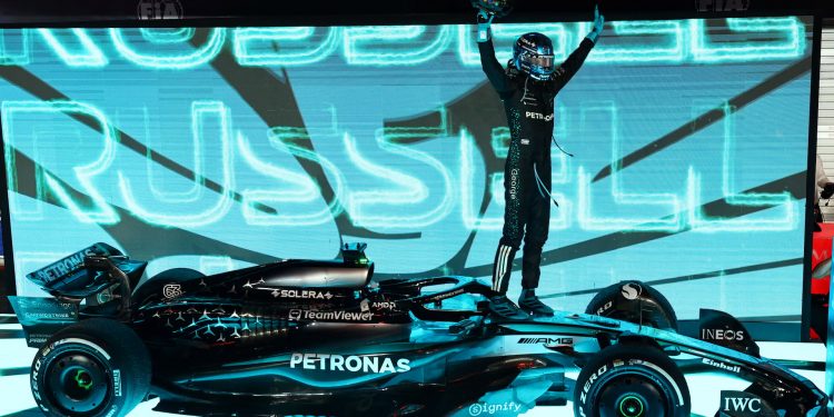 Russell gana el Gran Premio de Singapur, McLaren se lleva el título de constructores