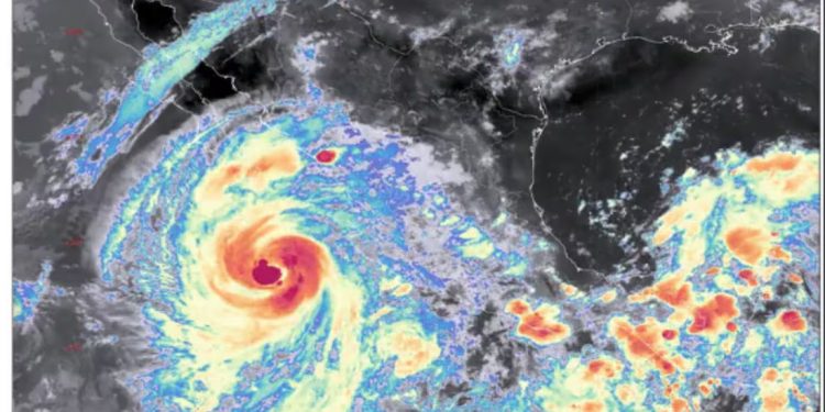 Sheinbaum advierte: huracán Priscilla se intensifica a categoría 3 y pone en riesgo la costa de Baja California Sur