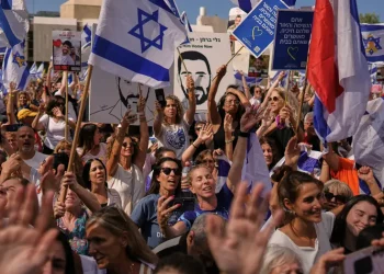 Hamas libera a 20 rehenes en Gaza; Israel excarcela a prisioneros palestinos como parte del acuerdo de tregua