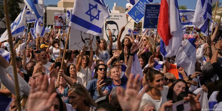 Hamas libera a 20 rehenes en Gaza; Israel excarcela a prisioneros palestinos como parte del acuerdo de tregua