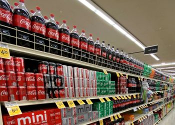 Sheinbaum alcanza acuerdo con refresqueras para reducir azúcar en bebidas y combatir obesidad y diabetes