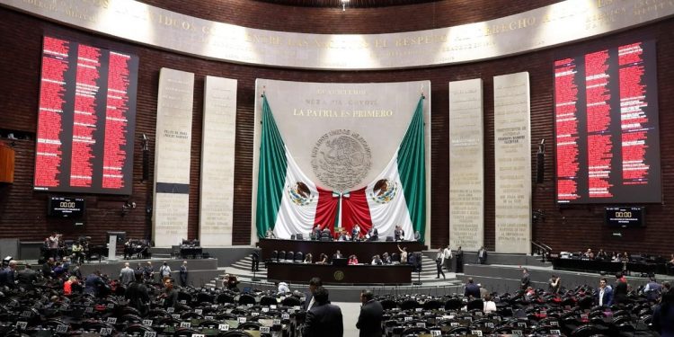 Diputados aprueban alza al IEPS para refrescos, cigarros, apuestas y videojuegos