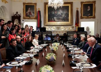 Zelenskiy busca armas, pero Trump apuesta por un acuerdo de paz con Rusia