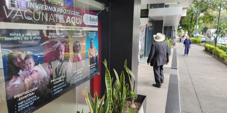 Cuatro módulos gratuitos para vacunación contra COVID-19, influenza y neumococo en CDMX