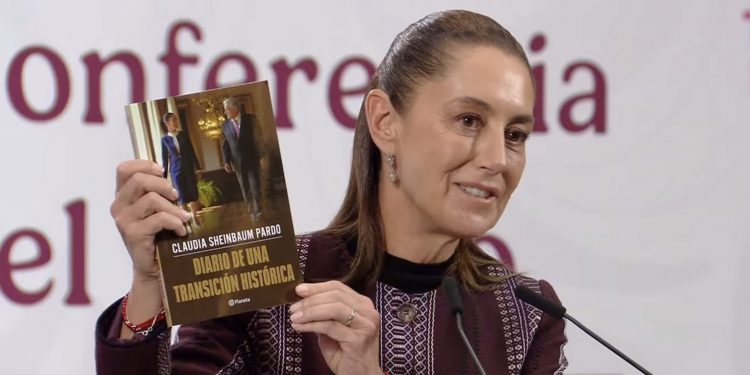 Sheinbaum presenta su libro Diario de una transición histórica, ya disponible en librerías