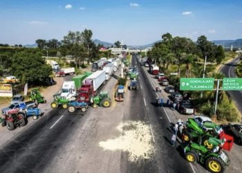 Productores de maíz liberarán un carril en carreteras bloqueadas como muestra de buena voluntad