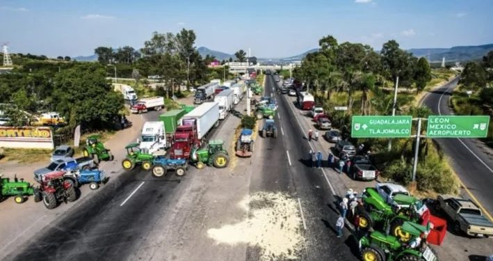Productores de maíz liberarán un carril en carreteras bloqueadas como muestra de buena voluntad
