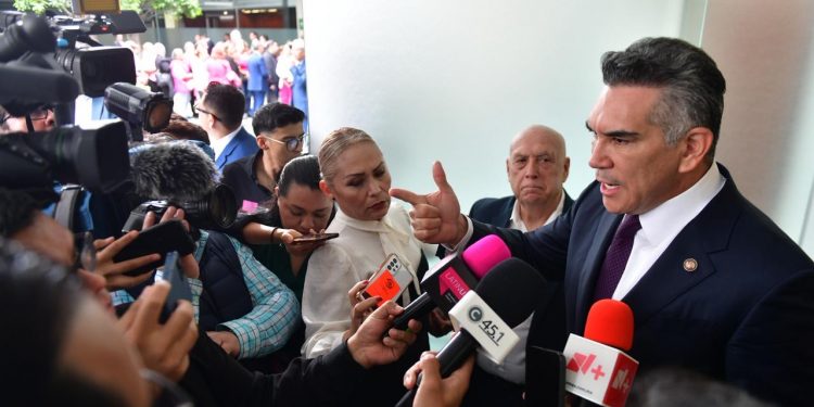 Alito Moreno critica decisión del PAN de no formar alianzas rumbo a 2027